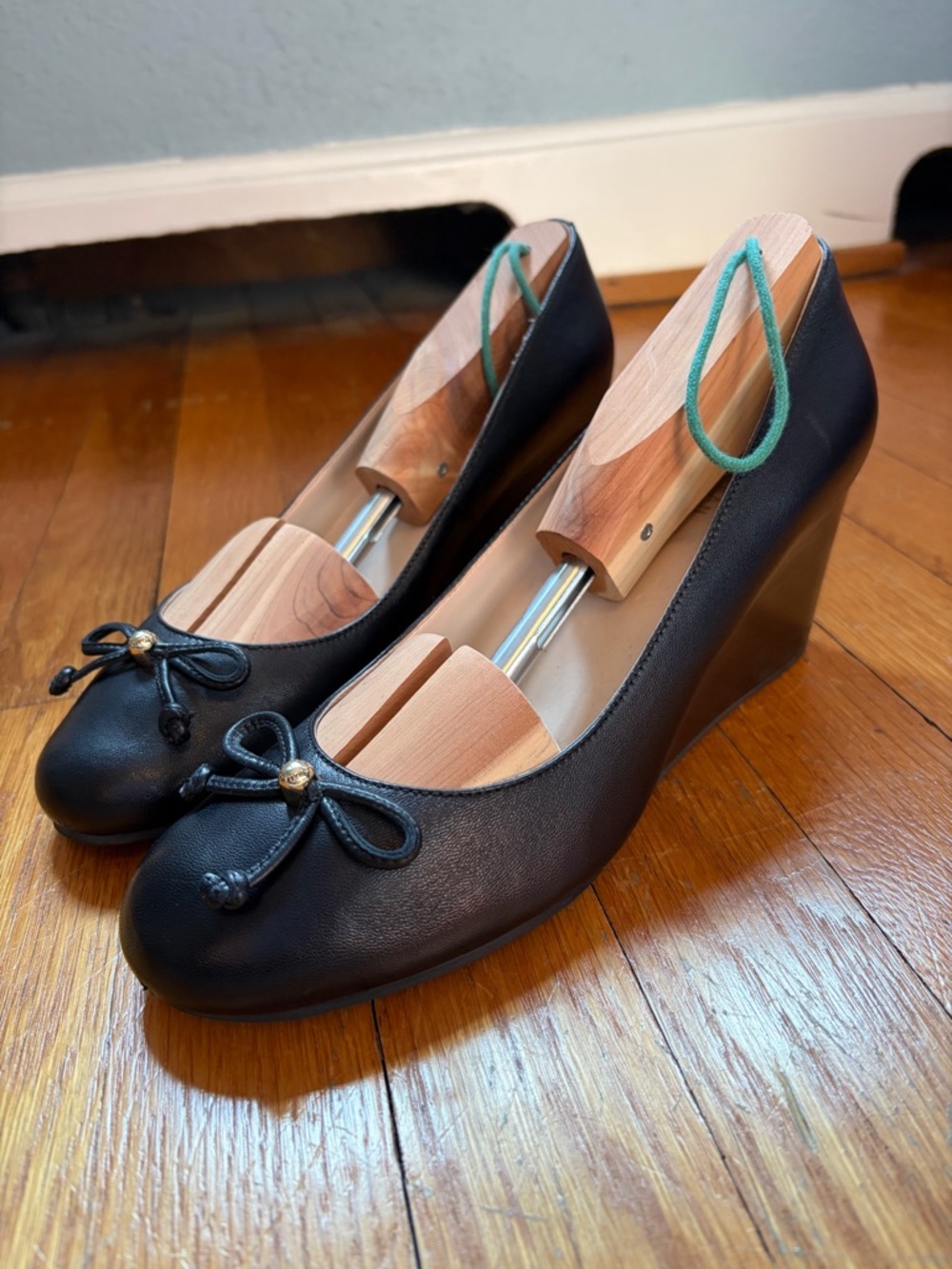 Cole Haan Black Wedge Ballet Pumps with Bow Accent - Women Shoes size 8